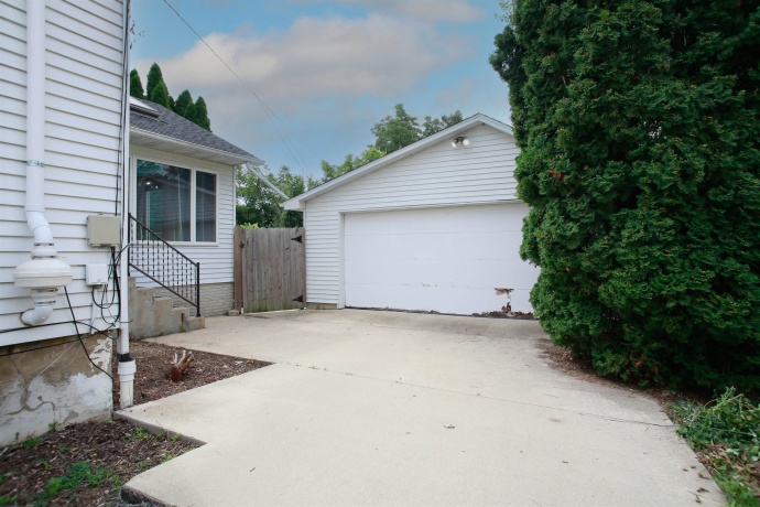 414 Oak, LENA, Illinois 61048, 5 Bedrooms Bedrooms, ,3 BathroomsBathrooms,House,For Sale,Oak,202604910