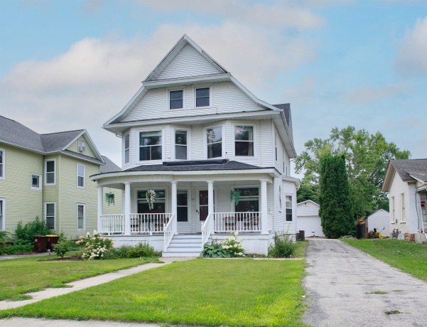 414 Oak, LENA, Illinois 61048, 5 Bedrooms Bedrooms, ,3 BathroomsBathrooms,House,For Sale,Oak,202604910