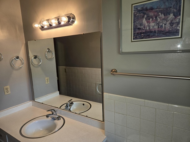 592 Donna, ROCKFORD, Illinois 61107, ,2 Units,For Sale,Donna,202604911