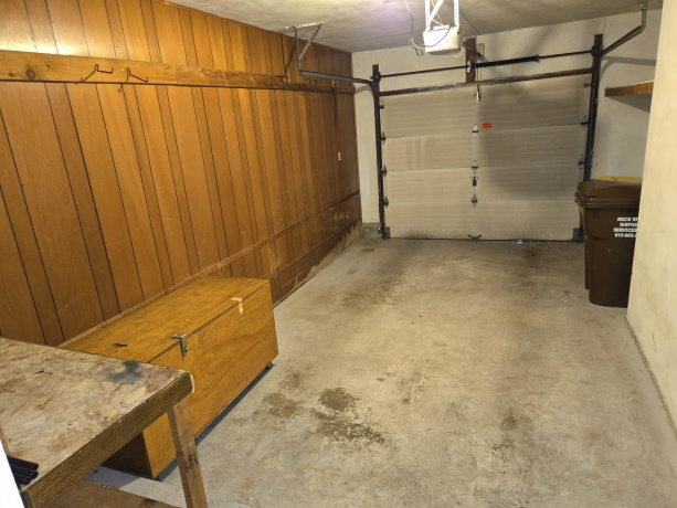 592 Donna, ROCKFORD, Illinois 61107, ,2 Units,For Sale,Donna,202604911
