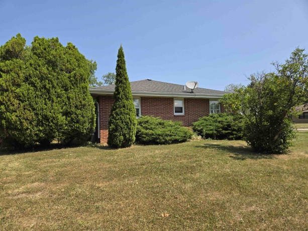592 Donna, ROCKFORD, Illinois 61107, ,2 Units,For Sale,Donna,202604911