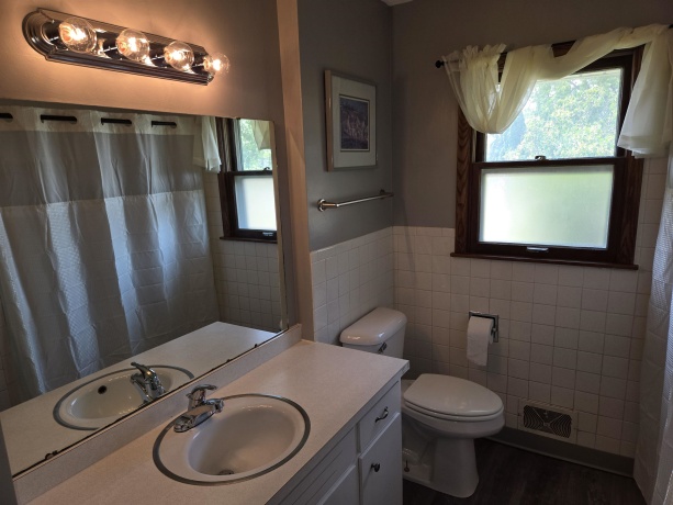592 Donna, ROCKFORD, Illinois 61107, ,2 Units,For Sale,Donna,202604911