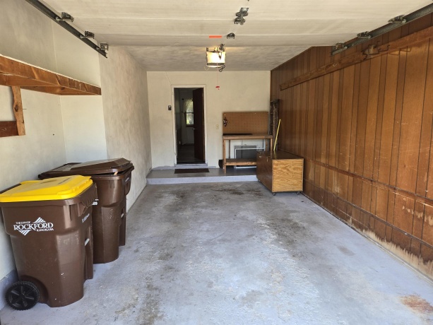 592 Donna, ROCKFORD, Illinois 61107, ,2 Units,For Sale,Donna,202604911