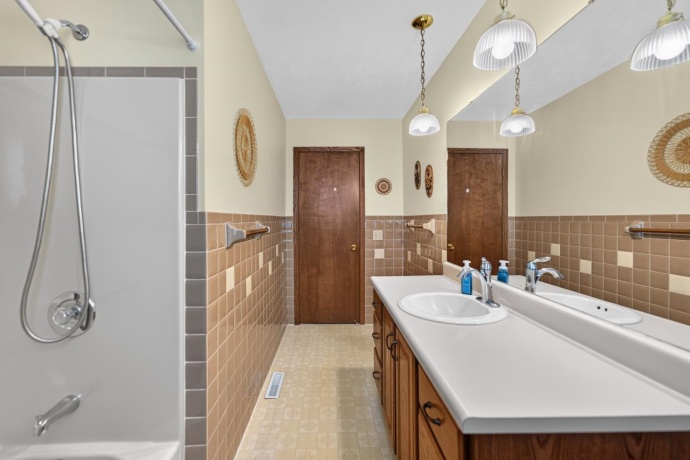 4930 MINNS, MACHESNEY PARK, Illinois 61115, 3 Bedrooms Bedrooms, ,2 BathroomsBathrooms,House,For Sale,MINNS,202604570