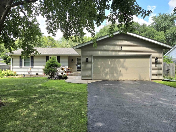 5574 Country, ROSCOE, Illinois 61073, 3 Bedrooms Bedrooms, ,3 BathroomsBathrooms,House,For Sale,Country,202604926