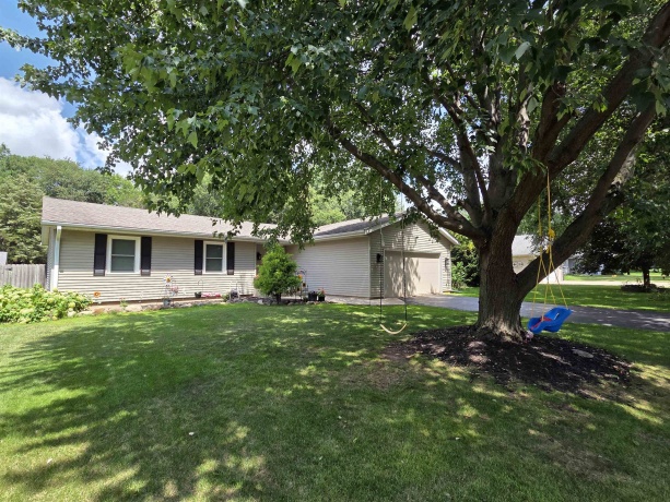 5574 Country, ROSCOE, Illinois 61073, 3 Bedrooms Bedrooms, ,3 BathroomsBathrooms,House,For Sale,Country,202604926