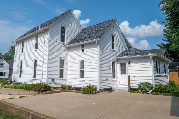 109 Main, MOUNT MORRIS, Illinois 61054, 3 Bedrooms Bedrooms, ,2 BathroomsBathrooms,House,For Sale,Main,202604928
