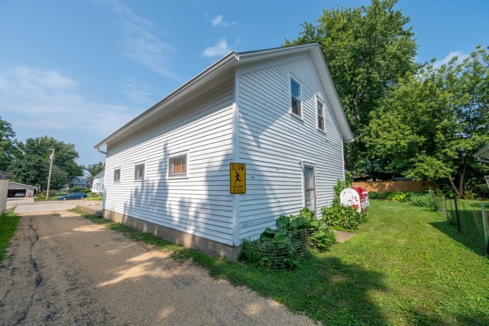 109 Main, MOUNT MORRIS, Illinois 61054, 3 Bedrooms Bedrooms, ,2 BathroomsBathrooms,House,For Sale,Main,202604928