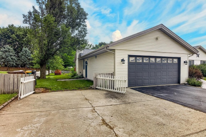 9289 Old Towne, ROSCOE, Illinois 61073, 4 Bedrooms Bedrooms, ,2 BathroomsBathrooms,House,For Sale,Old Towne,202604932