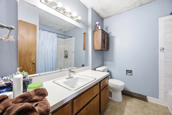 2105 Forest View, ROCKFORD, Illinois 61108, ,2 Units,For Sale,Forest View,202604937
