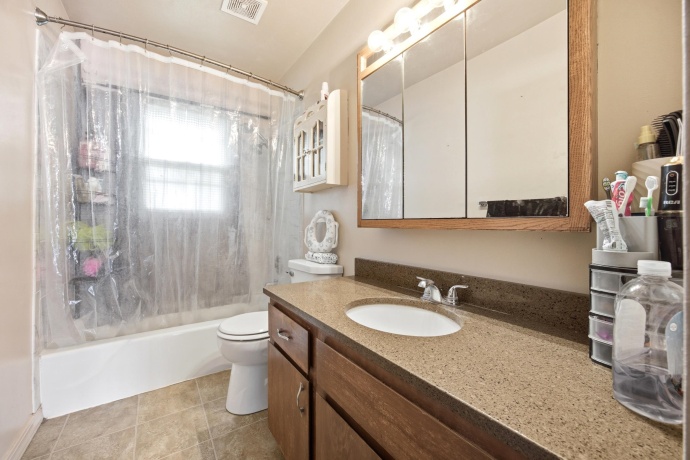 2105 Forest View, ROCKFORD, Illinois 61108, ,2 Units,For Sale,Forest View,202604937