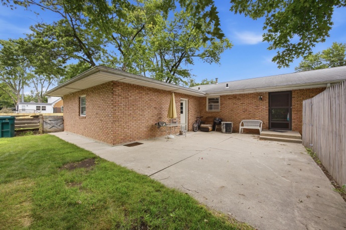 2105 Forest View, ROCKFORD, Illinois 61108, ,2 Units,For Sale,Forest View,202604937