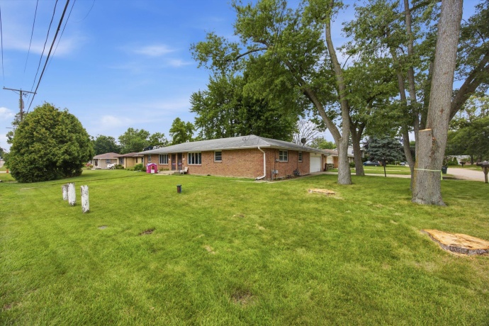 2105 Forest View, ROCKFORD, Illinois 61108, ,2 Units,For Sale,Forest View,202604937
