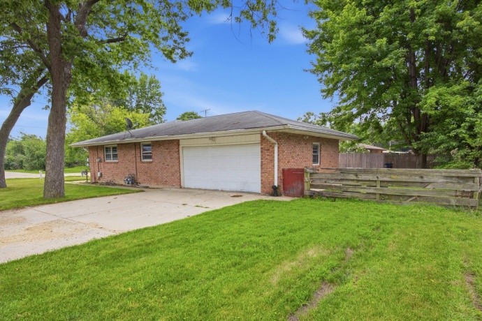 2105 Forest View, ROCKFORD, Illinois 61108, ,2 Units,For Sale,Forest View,202604937