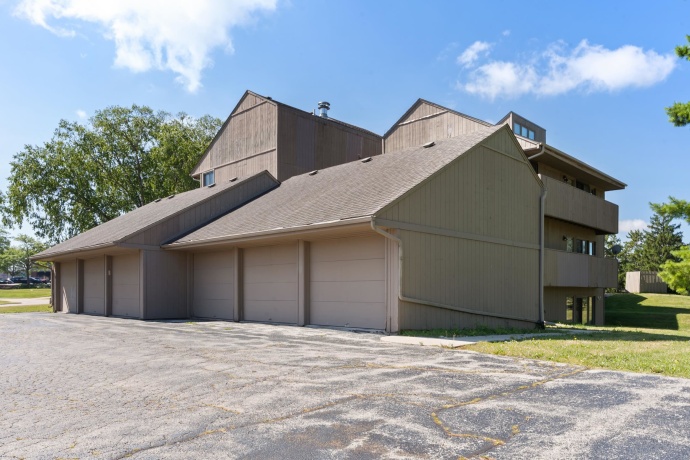 220 Bienterra, ROCKFORD, Illinois 61107, 2 Bedrooms Bedrooms, ,2 BathroomsBathrooms,Condominium,For Sale,Bienterra,202604941