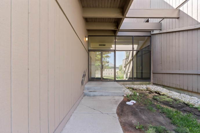 220 Bienterra, ROCKFORD, Illinois 61107, 2 Bedrooms Bedrooms, ,2 BathroomsBathrooms,Condominium,For Sale,Bienterra,202604941