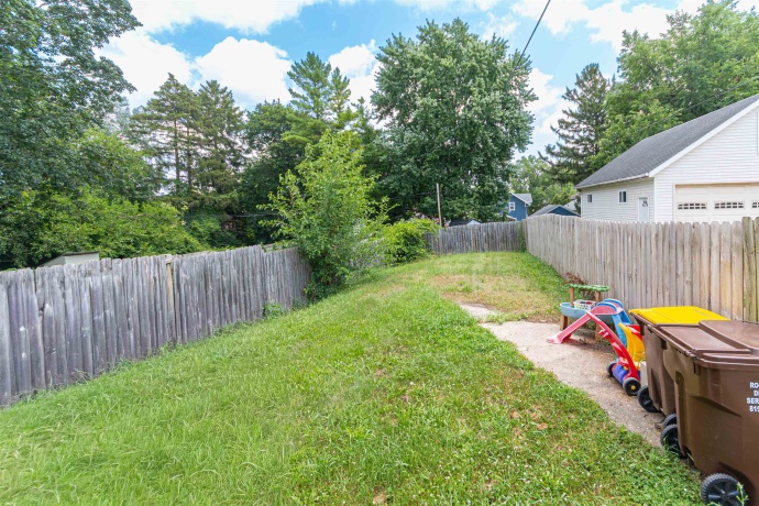 137 Summit, ROCKFORD, Illinois 61107, 2 Bedrooms Bedrooms, ,2 BathroomsBathrooms,House,For Sale,Summit,202604948