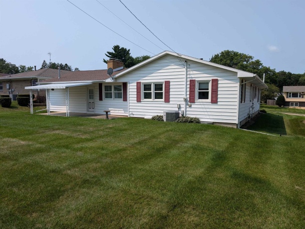 1358 Empire, FREEPORT, Illinois 61032, 3 Bedrooms Bedrooms, ,2 BathroomsBathrooms,House,For Sale,Empire,202604950