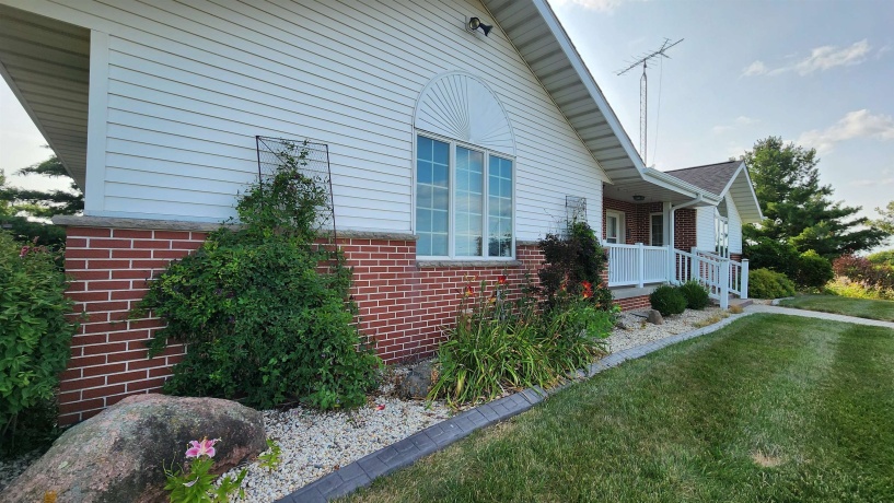 11056 Center, DURAND, Illinois 61024, 4 Bedrooms Bedrooms, ,2 BathroomsBathrooms,House,For Sale,Center,202604524