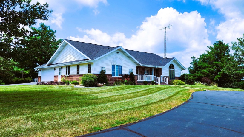 11056 Center, DURAND, Illinois 61024, 4 Bedrooms Bedrooms, ,2 BathroomsBathrooms,House,For Sale,Center,202604524