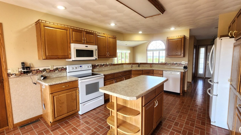 11056 Center, DURAND, Illinois 61024, 4 Bedrooms Bedrooms, ,2 BathroomsBathrooms,House,For Sale,Center,202604524
