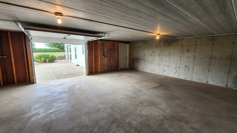11056 Center, DURAND, Illinois 61024, 4 Bedrooms Bedrooms, ,2 BathroomsBathrooms,House,For Sale,Center,202604524