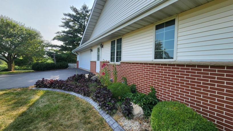 11056 Center, DURAND, Illinois 61024, 4 Bedrooms Bedrooms, ,2 BathroomsBathrooms,House,For Sale,Center,202604524