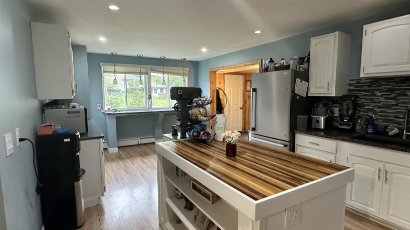220 Beacon, BELVIDERE, Illinois 61008, 3 Bedrooms Bedrooms, ,2 BathroomsBathrooms,House,For Sale,Beacon,202604974