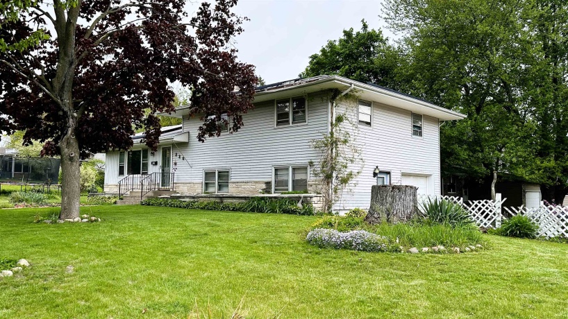 220 Beacon, BELVIDERE, Illinois 61008, 3 Bedrooms Bedrooms, ,2 BathroomsBathrooms,House,For Sale,Beacon,202604974