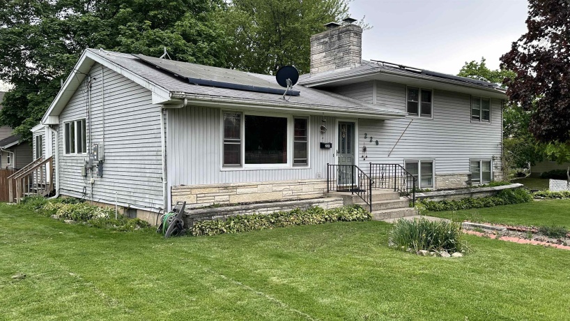 220 Beacon, BELVIDERE, Illinois 61008, 3 Bedrooms Bedrooms, ,2 BathroomsBathrooms,House,For Sale,Beacon,202604974