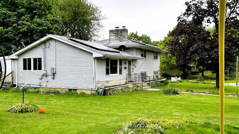 220 Beacon, BELVIDERE, Illinois 61008, 3 Bedrooms Bedrooms, ,2 BathroomsBathrooms,House,For Sale,Beacon,202604974