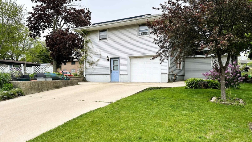 220 Beacon, BELVIDERE, Illinois 61008, 3 Bedrooms Bedrooms, ,2 BathroomsBathrooms,House,For Sale,Beacon,202604974