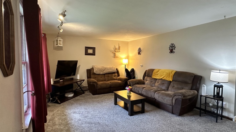 220 Beacon, BELVIDERE, Illinois 61008, 3 Bedrooms Bedrooms, ,2 BathroomsBathrooms,House,For Sale,Beacon,202604974