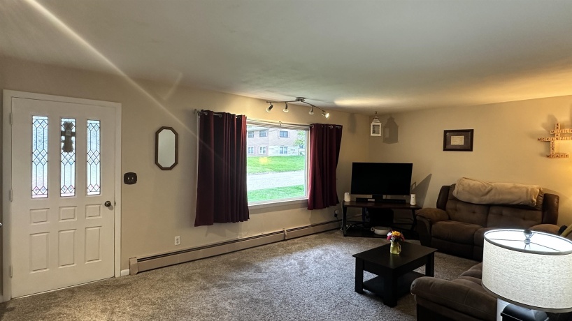 220 Beacon, BELVIDERE, Illinois 61008, 3 Bedrooms Bedrooms, ,2 BathroomsBathrooms,House,For Sale,Beacon,202604974