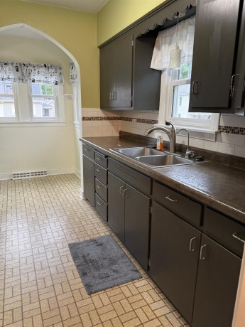 73 Sunset, FREEPORT, Illinois 61032, 3 Bedrooms Bedrooms, ,1 BathroomBathrooms,House,For Sale,Sunset,202604976