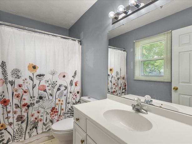 1071 Arapaho, FREEPORT, Illinois 61032, 4 Bedrooms Bedrooms, ,2 BathroomsBathrooms,House,For Sale,Arapaho,202604980