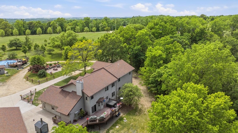 1763 St Catherine, BELLEVUE, Iowa 52031, 6 Bedrooms Bedrooms, ,4 BathroomsBathrooms,House,For Sale,St Catherine,202604989