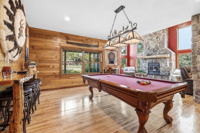 1763 St Catherine, BELLEVUE, Iowa 52031, 6 Bedrooms Bedrooms, ,4 BathroomsBathrooms,House,For Sale,St Catherine,202604989