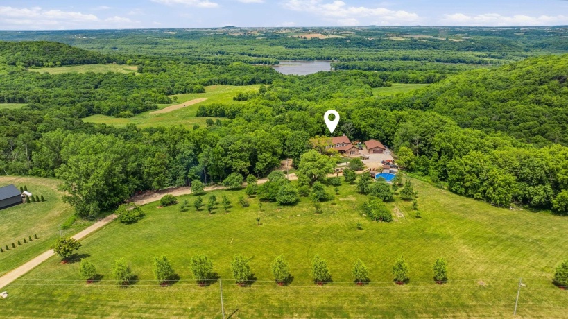 1763 St Catherine, BELLEVUE, Iowa 52031, 6 Bedrooms Bedrooms, ,4 BathroomsBathrooms,House,For Sale,St Catherine,202604989