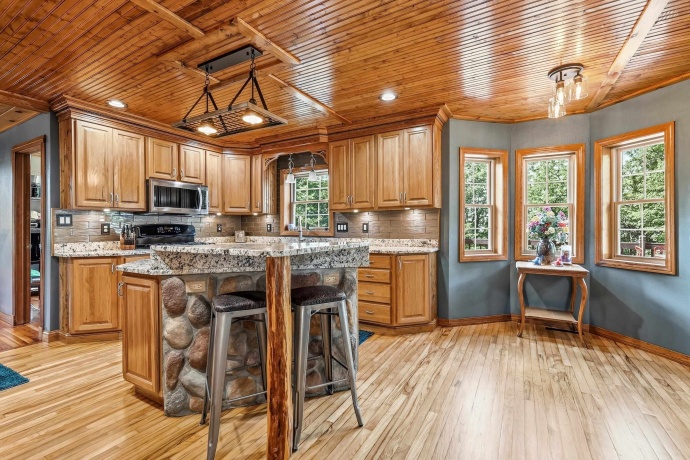 1763 St Catherine, BELLEVUE, Iowa 52031, 6 Bedrooms Bedrooms, ,4 BathroomsBathrooms,House,For Sale,St Catherine,202604989