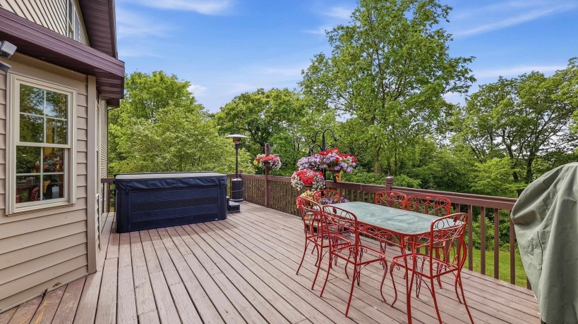1763 St Catherine, BELLEVUE, Iowa 52031, 6 Bedrooms Bedrooms, ,4 BathroomsBathrooms,House,For Sale,St Catherine,202604989