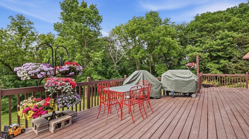 1763 St Catherine, BELLEVUE, Iowa 52031, 6 Bedrooms Bedrooms, ,4 BathroomsBathrooms,House,For Sale,St Catherine,202604989