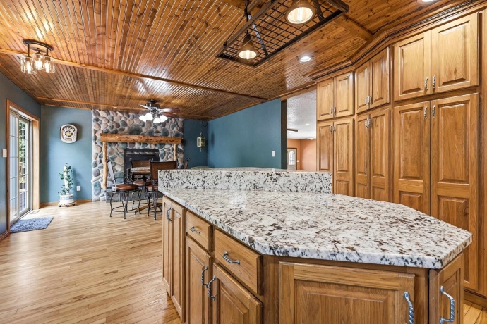 1763 St Catherine, BELLEVUE, Iowa 52031, 6 Bedrooms Bedrooms, ,4 BathroomsBathrooms,House,For Sale,St Catherine,202604989