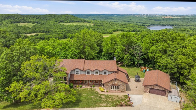 1763 St Catherine, BELLEVUE, Iowa 52031, 6 Bedrooms Bedrooms, ,4 BathroomsBathrooms,House,For Sale,St Catherine,202604989