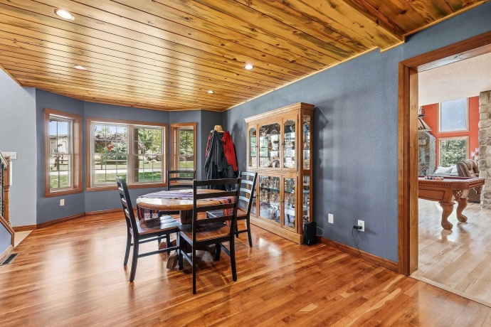 1763 St Catherine, BELLEVUE, Iowa 52031, 6 Bedrooms Bedrooms, ,4 BathroomsBathrooms,House,For Sale,St Catherine,202604989