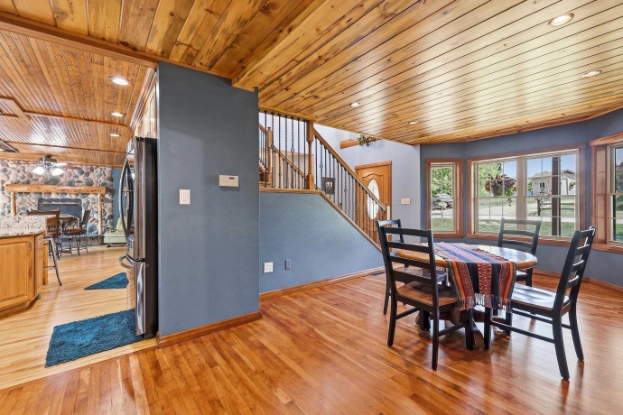 1763 St Catherine, BELLEVUE, Iowa 52031, 6 Bedrooms Bedrooms, ,4 BathroomsBathrooms,House,For Sale,St Catherine,202604989