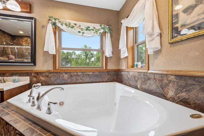 1763 St Catherine, BELLEVUE, Iowa 52031, 6 Bedrooms Bedrooms, ,4 BathroomsBathrooms,House,For Sale,St Catherine,202604989