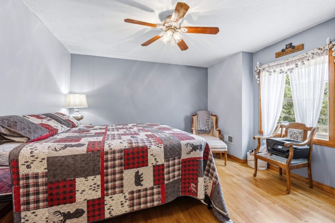 1763 St Catherine, BELLEVUE, Iowa 52031, 6 Bedrooms Bedrooms, ,4 BathroomsBathrooms,House,For Sale,St Catherine,202604989