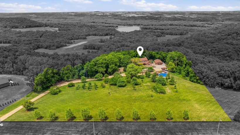 1763 St Catherine, BELLEVUE, Iowa 52031, 6 Bedrooms Bedrooms, ,4 BathroomsBathrooms,House,For Sale,St Catherine,202604989
