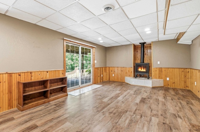1763 St Catherine, BELLEVUE, Iowa 52031, 6 Bedrooms Bedrooms, ,4 BathroomsBathrooms,House,For Sale,St Catherine,202604989
